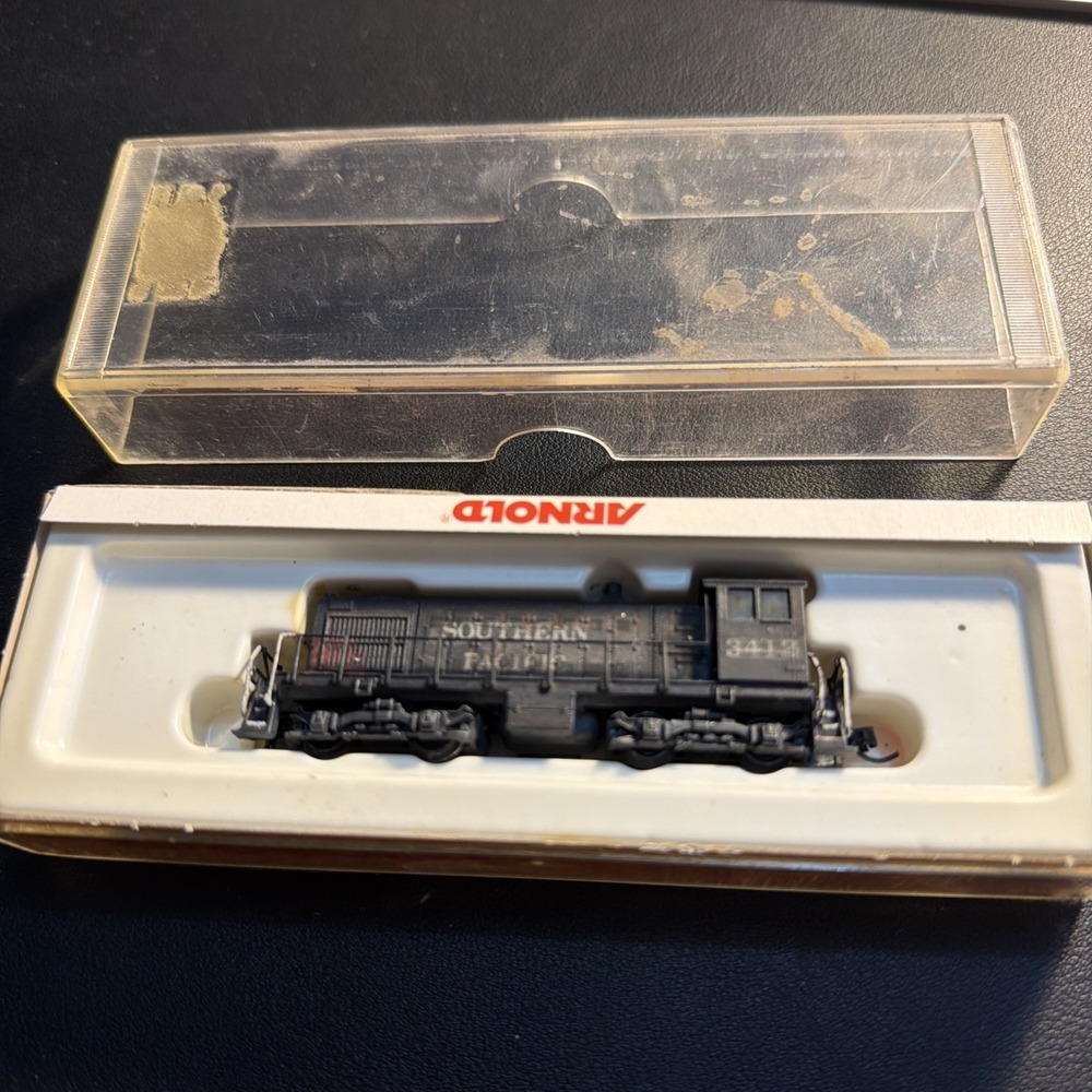 Arnold N Scale 5066 Southern Pacific ALCO S-2 Switcher Locomotive #3412
